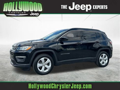 Used 2019 Jeep Compass Latitude image 1