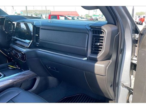 Used 2024 Chevrolet Silverado 3500 LTZ w/ LTZ Convenience Package AWD/4WD image 18