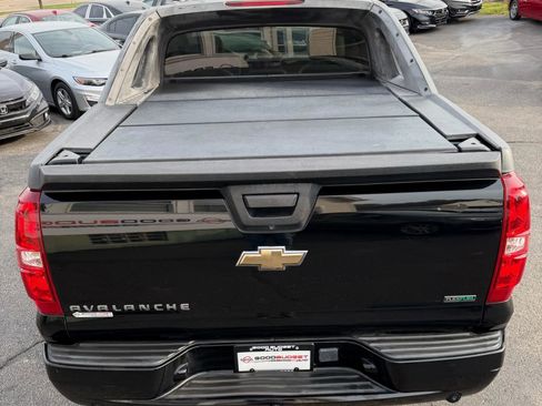Used 2011 Chevrolet Avalanche LTZ image 16