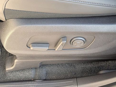 Used 2026 Kia Carnival FWD image 17