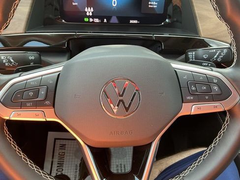 Used 2025 Volkswagen Atlas SE AWD/4WD image 31