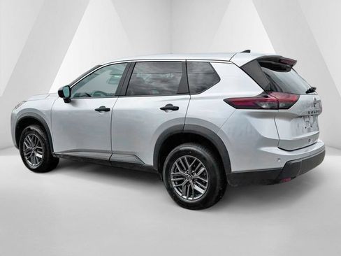 Used 2024 Nissan Rogue S FWD image 5