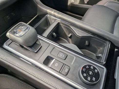 Used 2023 Nissan Pathfinder SL AWD/4WD image 20
