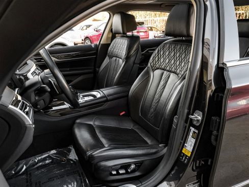 Used 2021 BMW 750i xDrive image 35