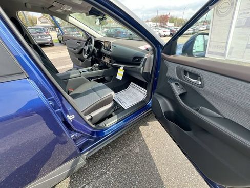 Used 2023 Nissan Rogue SV AWD/4WD image 24