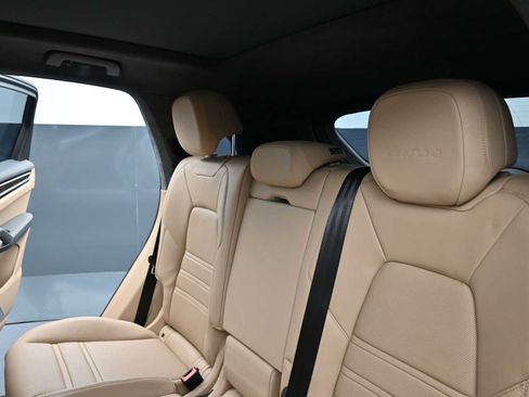 Used 2021 Porsche Cayenne Turbo image 14