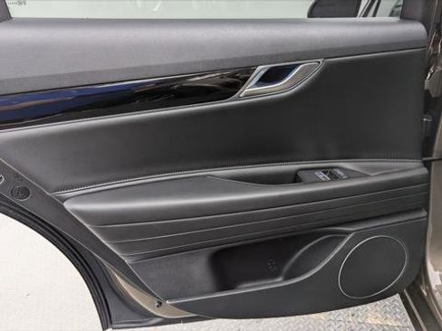 Used 2023 Genesis G80 2.5T image 17