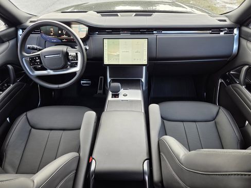New 2025 Land Rover Range Rover Long Wheelbase SE image 4