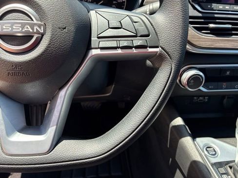 Used 2025 Nissan Altima 2.5 SV AWD/4WD image 23