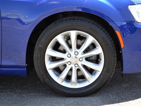 Used 2018 Chrysler 300 Touring L AWD/4WD image 62