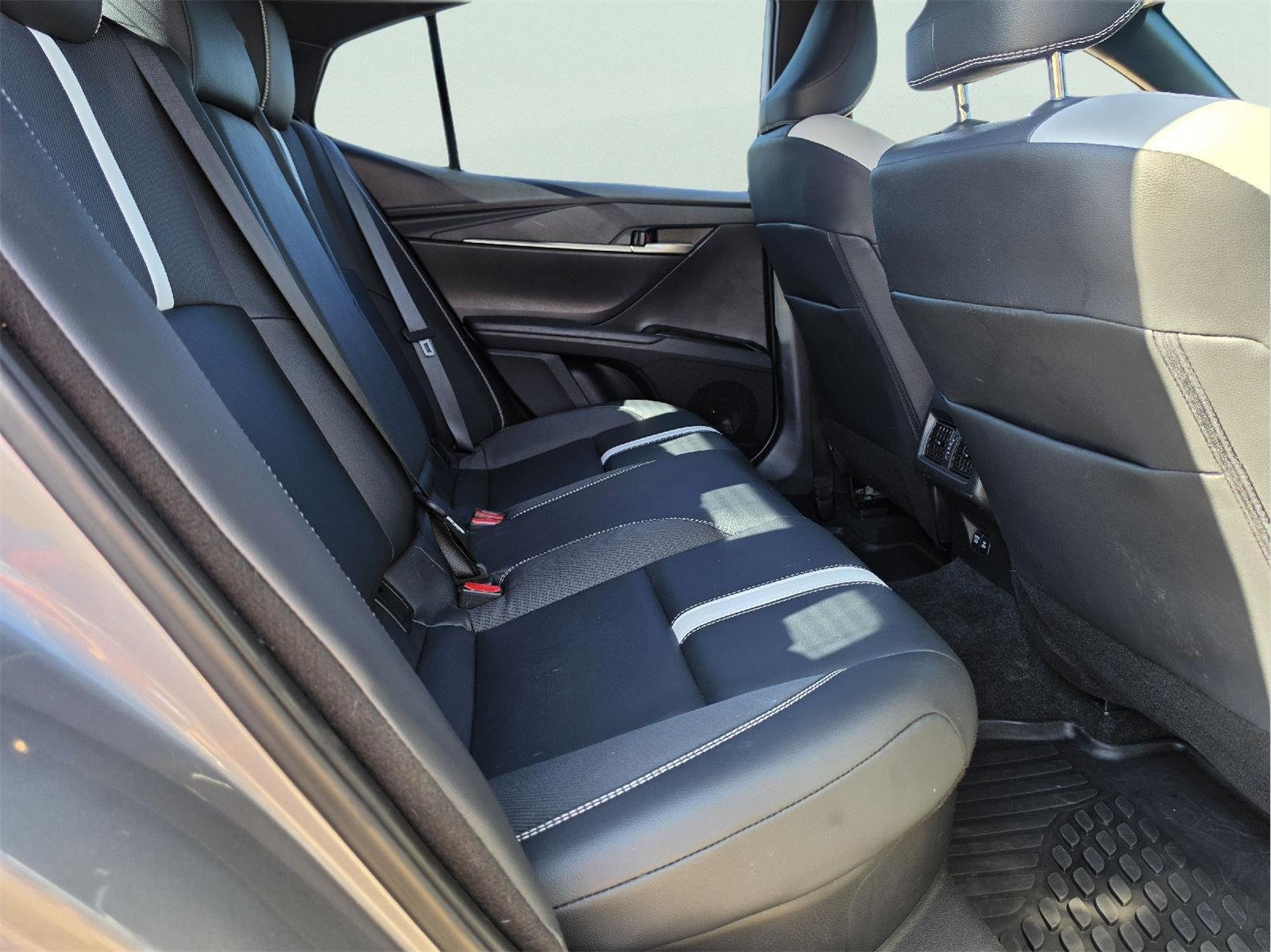 Used 2025 Toyota Camry SE FWD image 30