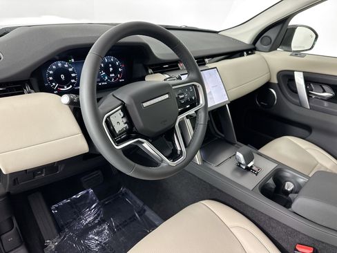 Used 2025 Land Rover Discovery Sport S image 10