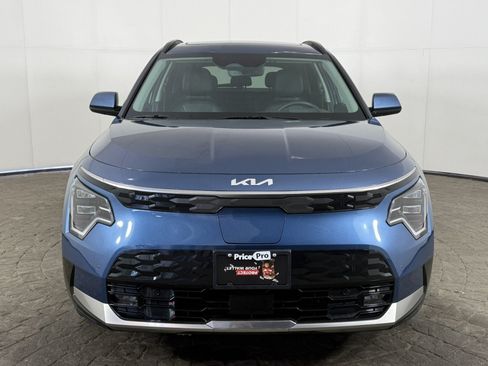 Used 2025 Kia Niro Wave w/ Wave Preserve Package FWD image 2