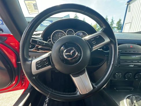 Used 2006 MAZDA MX-5 Miata Grand Touring RWD image 16