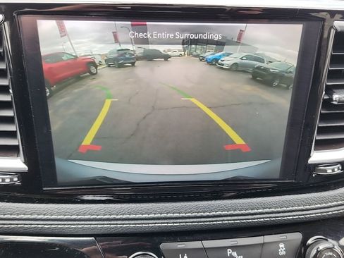 Used 2023 Chrysler Pacifica Limited image 15