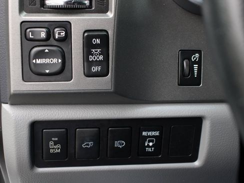 Used 2017 Toyota Sequoia Limited w/ Safety & Convenience Package image 22