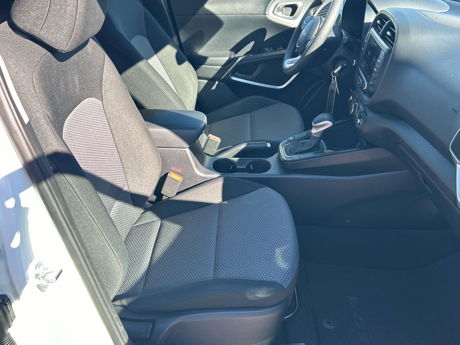 Used 2025 Kia Soul LX w/ LX Technology Package FWD image 21