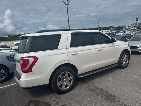 Used 2019 Ford Expedition XLT w/ Equipment Group 202A RWD image 17