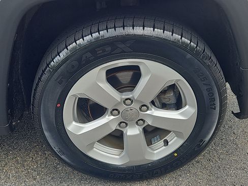 Used 2018 Jeep Compass Latitude w/ Cold Weather Group AWD/4WD image 30