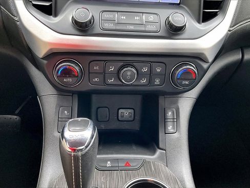 Used 2019 GMC Acadia SLT image 14