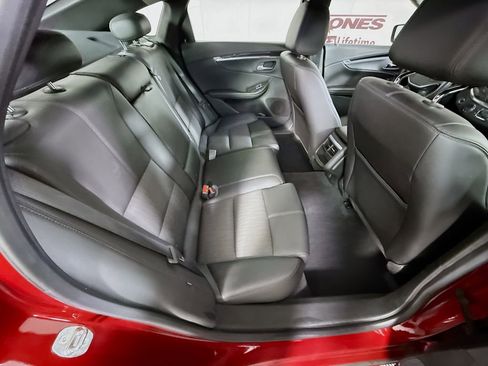 Used 2018 Chevrolet Impala LT FWD image 26