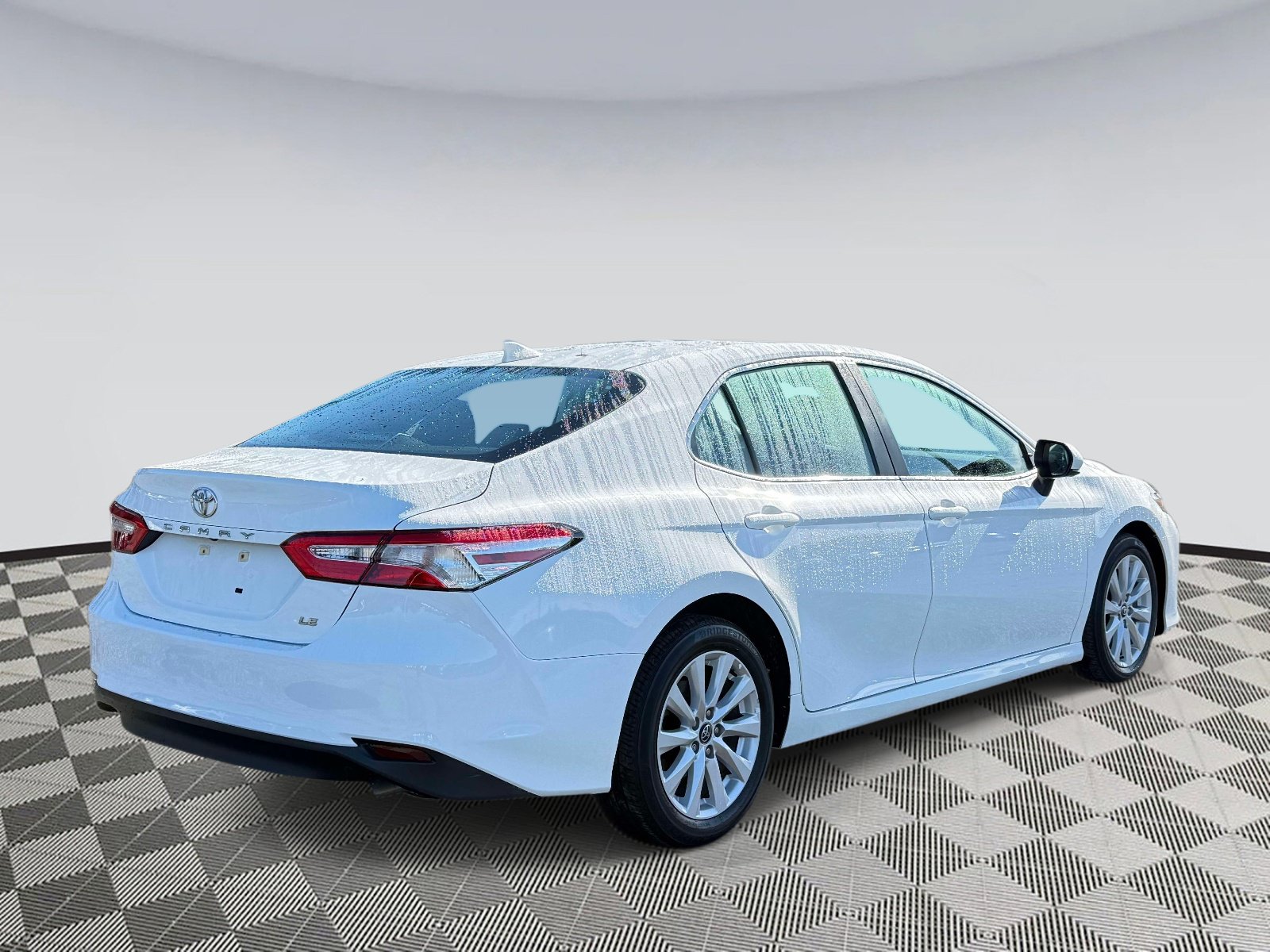 Used 2020 Toyota Camry LE FWD image 2