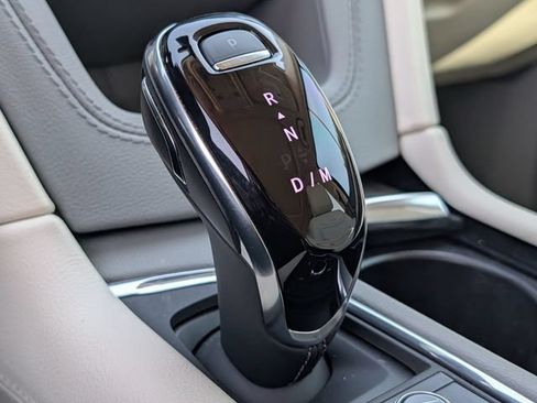 Used 2025 Cadillac XT6 Premium Luxury w/ Technology Package FWD image 19