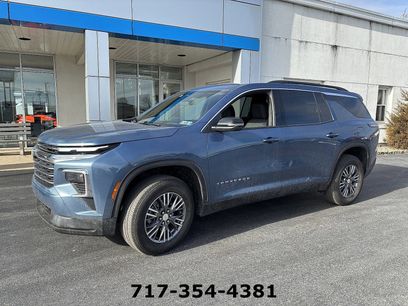 Used 2025 Chevrolet Traverse LT