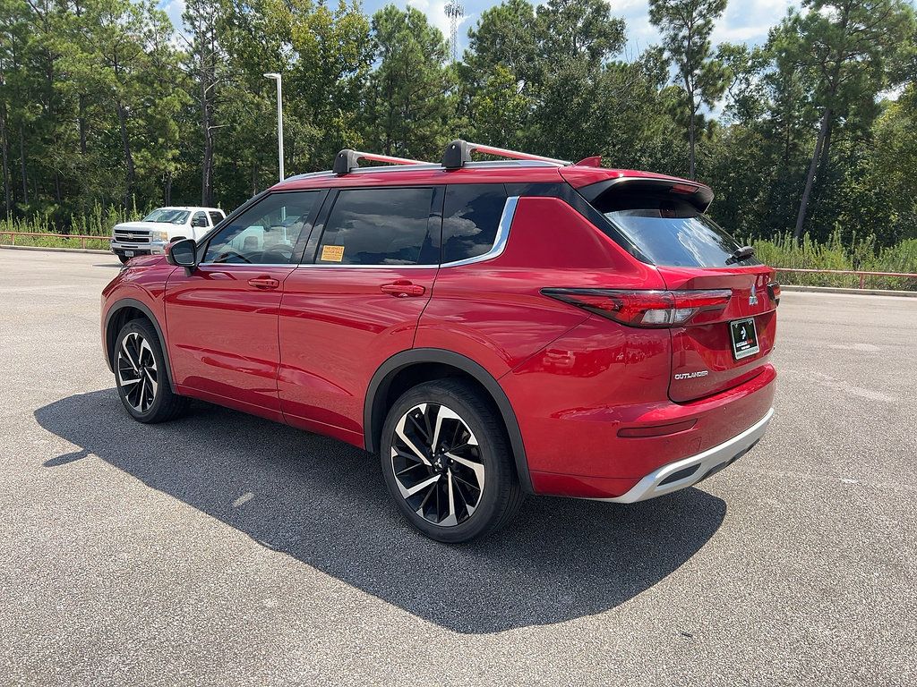 Used 2023 Mitsubishi Outlander SEL FWD image 3