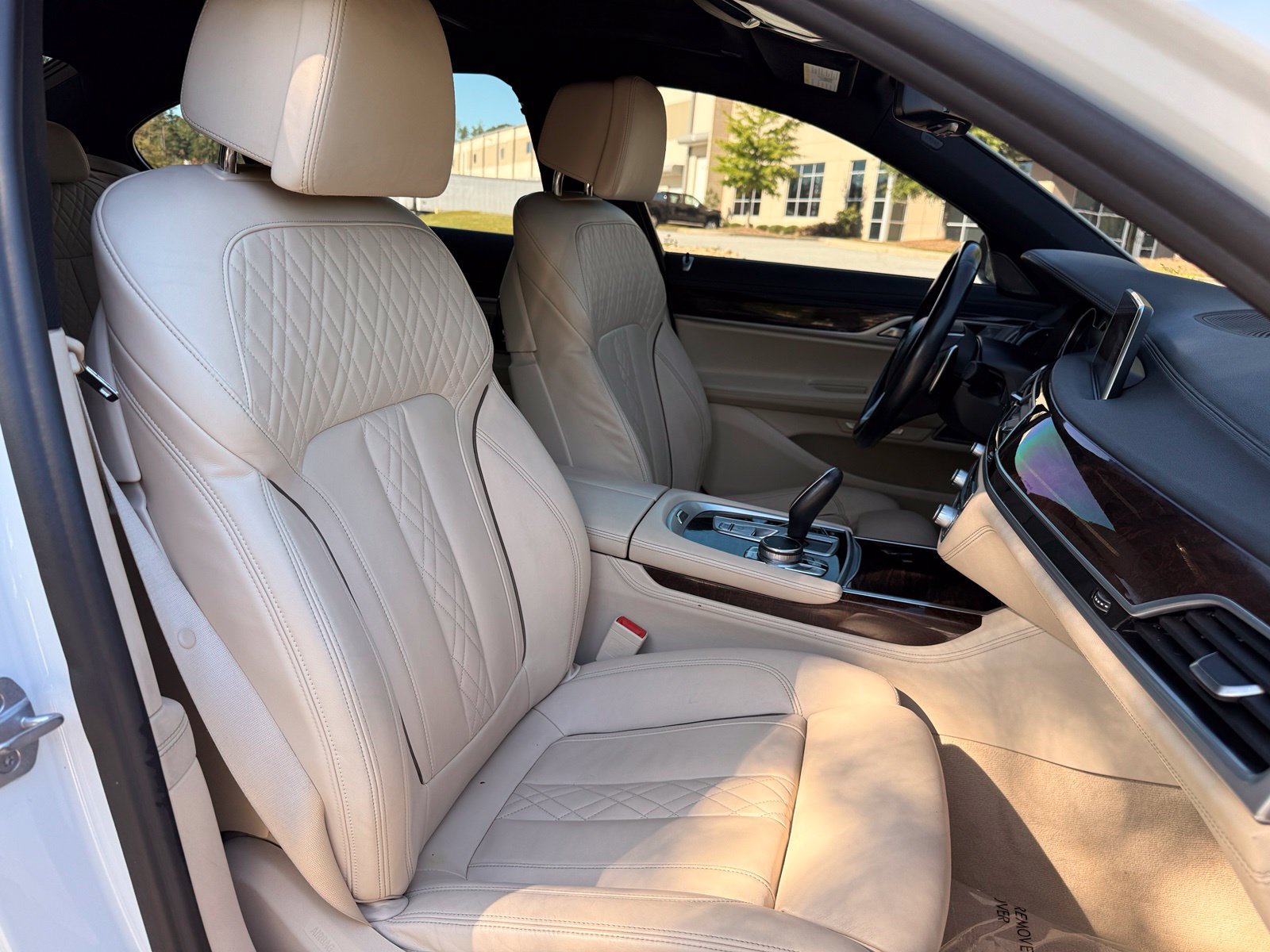 Used 2018 BMW 750i RWD image 38