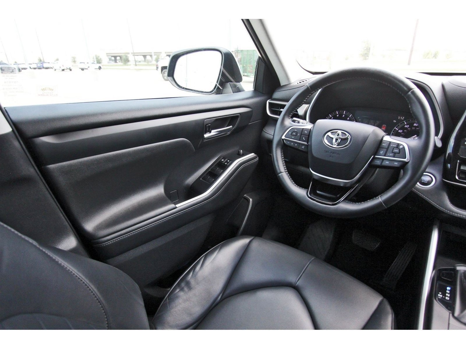 Used 2020 Toyota Highlander XLE AWD/4WD image 9