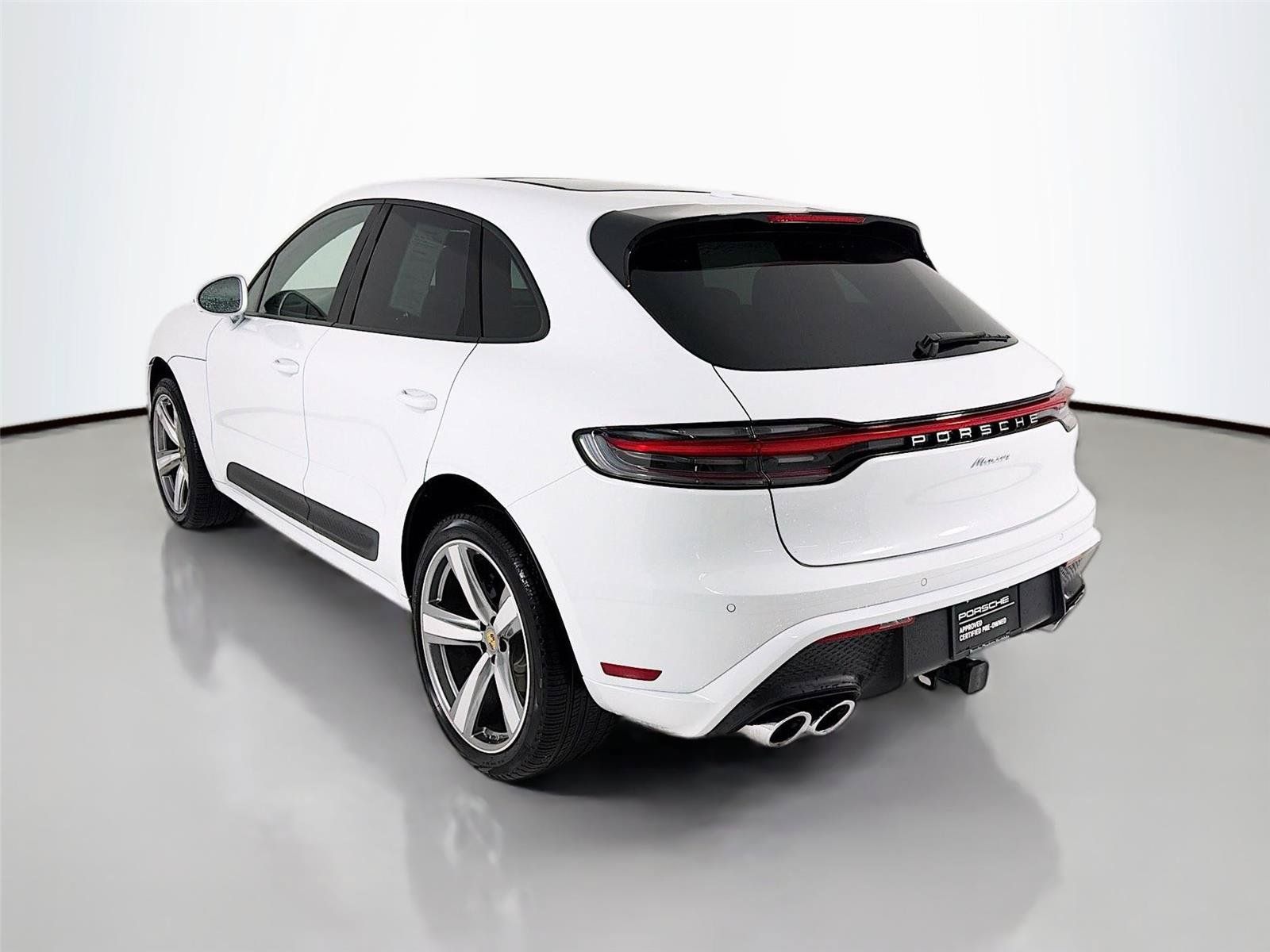 Used 2025 Porsche Macan AWD/4WD image 3