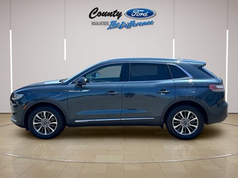 Used 2023 Lincoln Nautilus FWD image 3