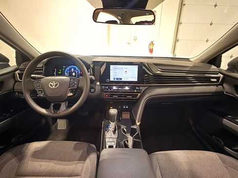 Used 2025 Toyota Camry LE FWD image 25