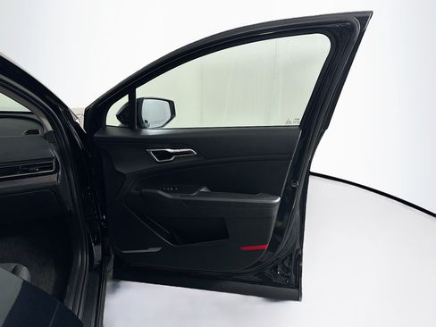 Used 2025 Kia Sportage LX FWD image 32
