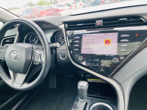 Used 2019 Toyota Camry XLE FWD image 18