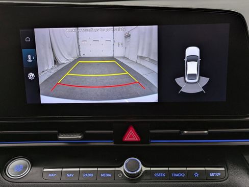 Used 2022 Hyundai Elantra Limited image 12