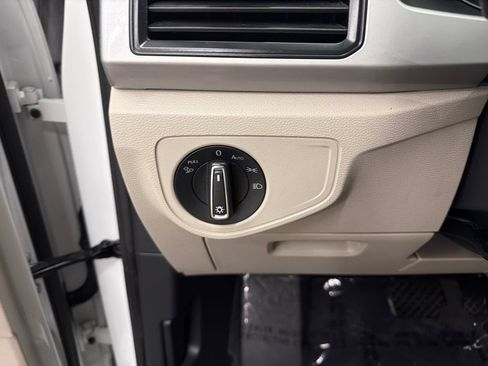 Used 2021 Volkswagen Atlas SE FWD image 31