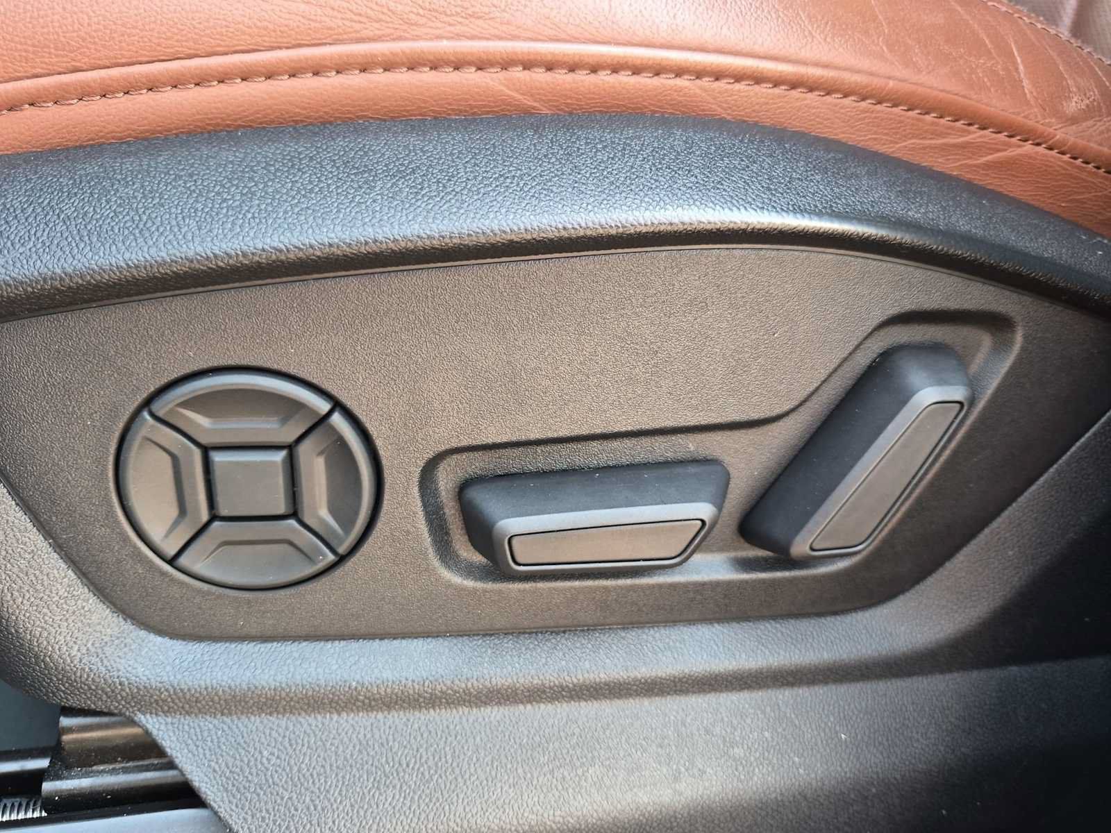 Used 2019 Audi Q8 Prestige w/ Year 1 Package AWD/4WD image 16