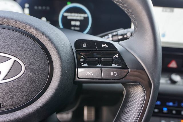 Used 2025 Hyundai Elantra SEL FWD image 21