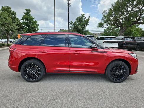 New 2025 Lincoln Corsair Reserve w/ Jet Appearance Package image 8