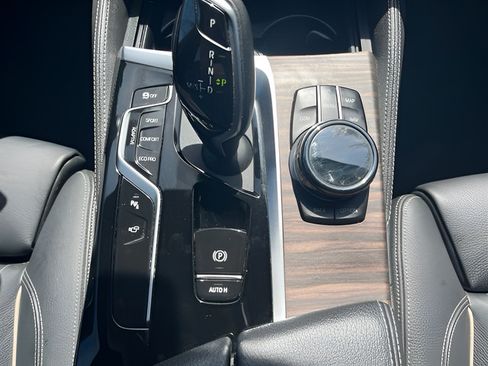 Used 2021 BMW M550i xDrive w/ Dynamic Handling Package AWD/4WD image 29