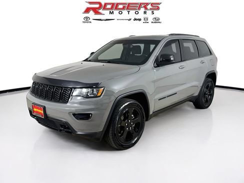Used 2019 Jeep Grand Cherokee Laredo AWD/4WD image 3