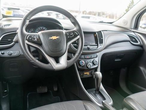 Used 2022 Chevrolet Trax LT w/ LT Convenience Package image 13