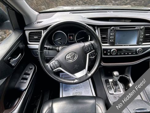 Used 2019 Toyota Highlander XLE AWD/4WD image 5