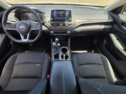 Used 2024 Nissan Altima 2.5 SV FWD image 10