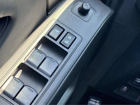 Used 2024 Nissan Frontier SL w/ Technology Package RWD image 17