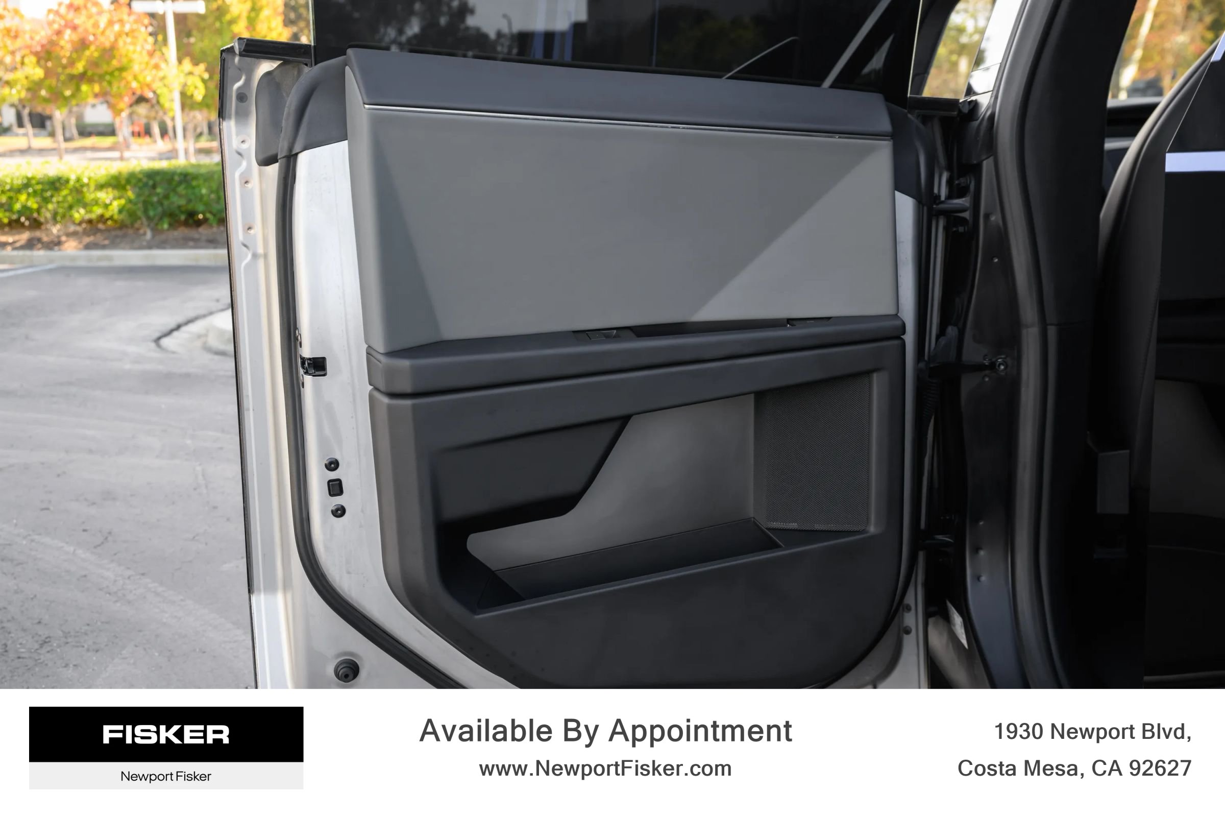 Used 2024 Tesla Cybertruck AWD Crew Cab image 17