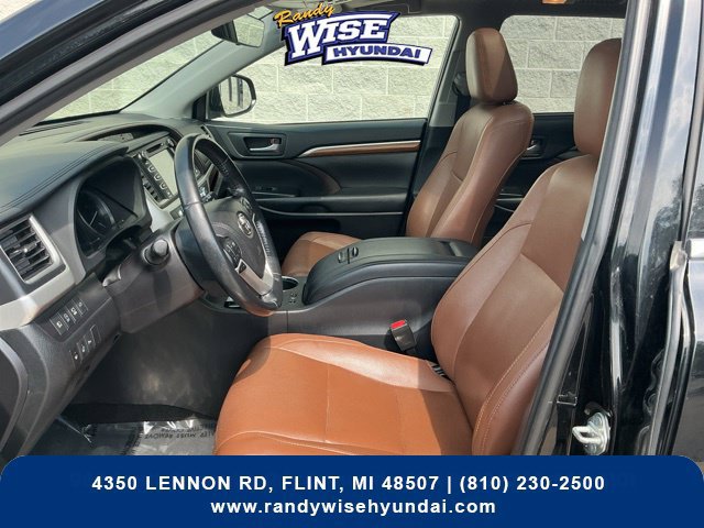 Used 2019 Toyota Highlander Limited Platinum AWD/4WD image 16