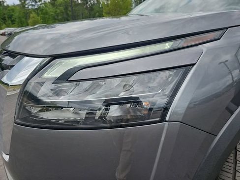 Used 2024 Nissan Pathfinder SV FWD image 36